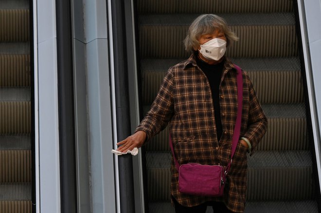 Kitajski virus je okužil svetovno in tudi slovensko gospodarstvo. FOTO: Wong Campion/Reuters