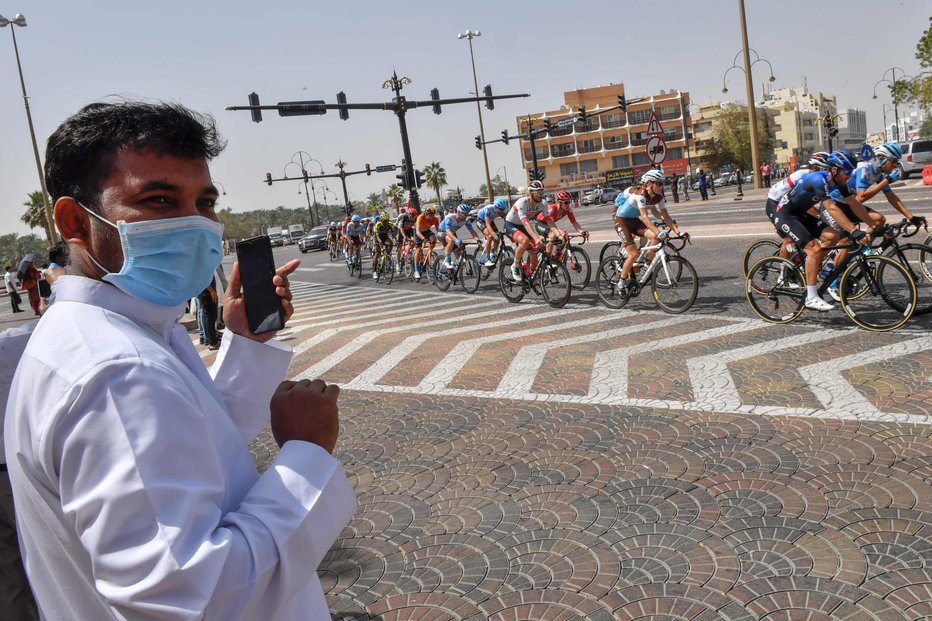 Fotografija: Zaradi koronavirusa so odpovedali Dirko po Emiratih. FOTO: Giuseppe Cacace/AFP
