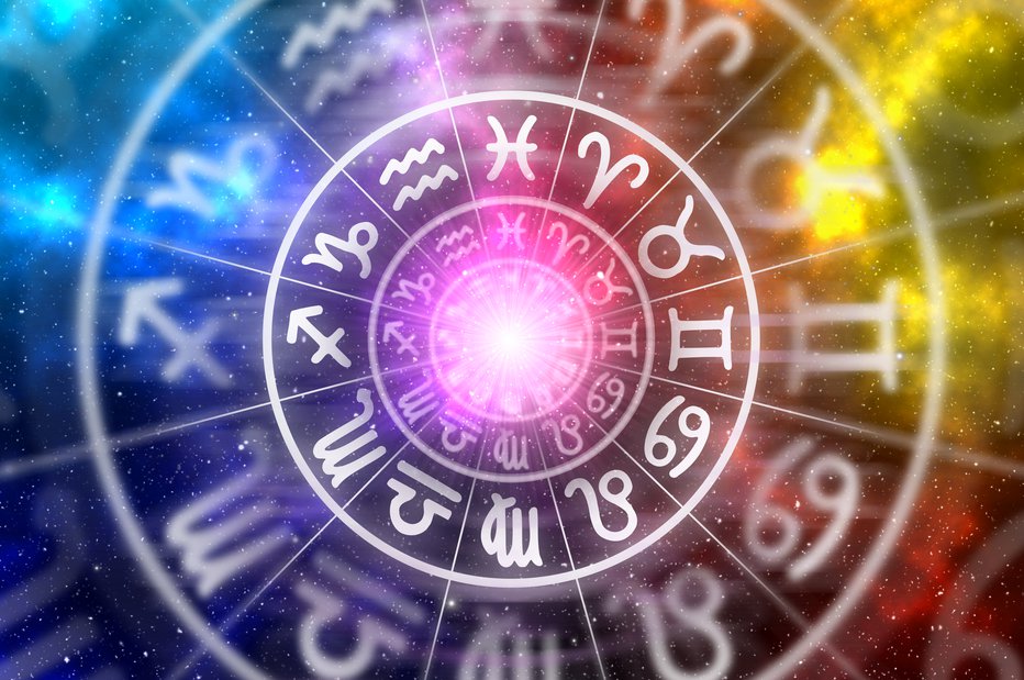Fotografija: Zodiac signs inside of horoscope circle - astrology and horoscopes concept