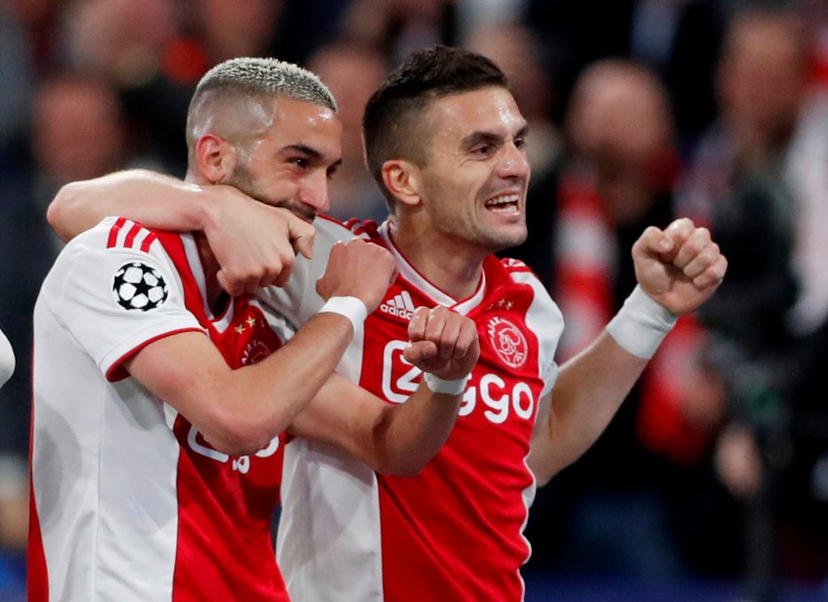 Fotografija: Hakim Ziyech in Dušan Tadić tudi v novi sezoni ostajata glavna aduta Ajaxa v ligi prvakov. FOTO: Reuters