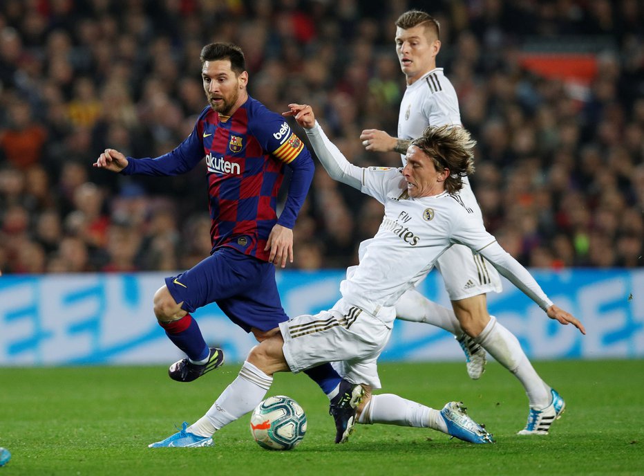 Fotografija: Lionel Messi je v dvoboju najboljših nogometašev let 2018 in 2019 pustil boljši vtis kot Luka Modrić. FOTO: Reuters