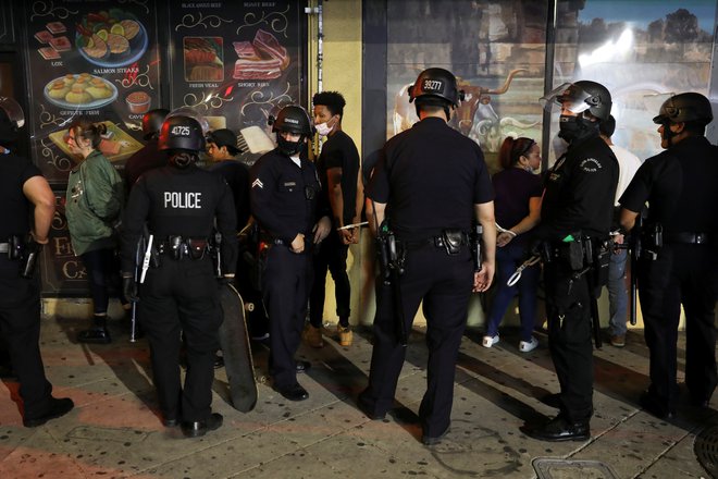 Policijska enota v Los Angelesu. Foto Patrick T. Fallon Reuters