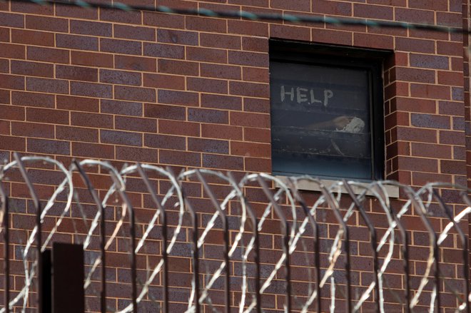 V ameriških zaporih vladajo slabe razmere v povezavi s pandemijo novega koronavirusa. FOTO: Jim Vondruska/Reuters