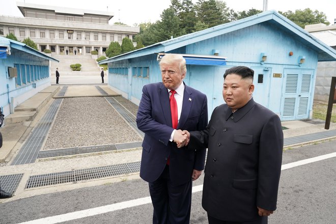 Donald Trump in Kim Džong Un. FOTO: Reuters