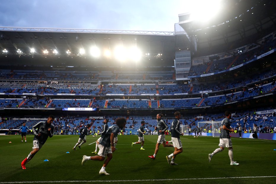 Fotografija: Realov štadion Santiago Bernabeu po pandemiji koronavirusa klubu seveda ne prinaša načrtovanih prihodkov. FOTO: Juan Medina/Reuters
