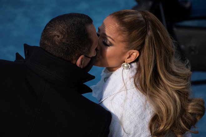 Jennifer Lopez in Alex Rodriguez med slovesnostjo. OTO: Pool Reuters