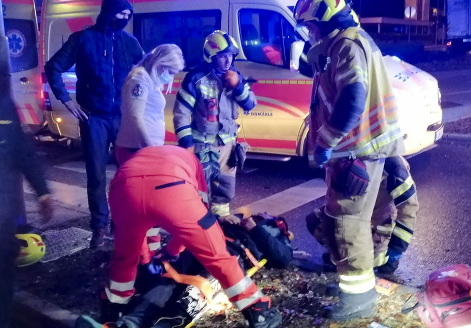 Fotografija: Na pomoč so priskočili gasilci in reševalci. FOTO: Domžalec.si, Miro Pivar