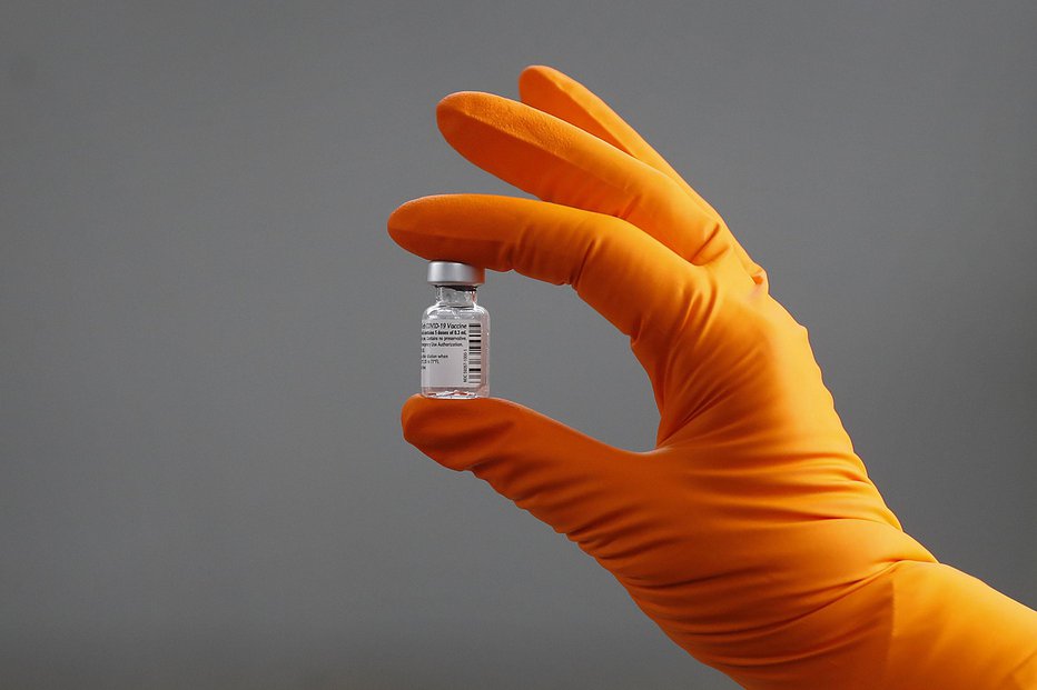 Fotografija: V nedeljo naj bi prispela nova pošiljka Moderninega cepiva. FOTO: Leon Vidic, Delo