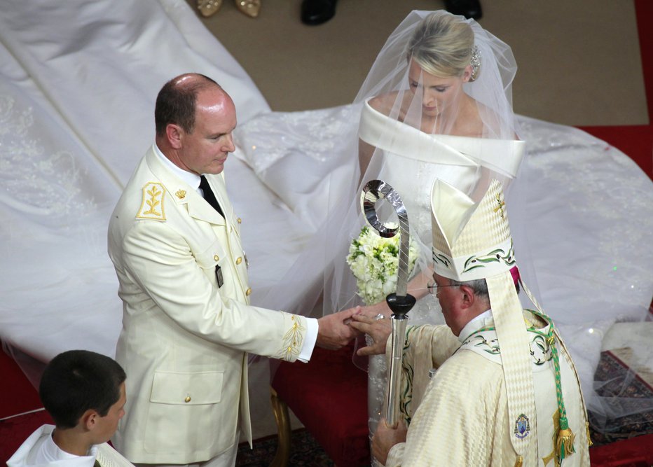 Fotografija: Na poroki je bila videti vse prej kot srečna. FOTO: Eric Gaillard/Reuters Pictures
