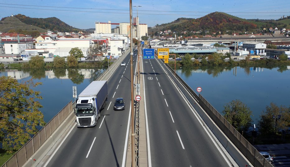 Fotografija: Hitri vozniki v Mariboru. FOTO: Tadej Regent