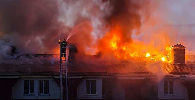 Če se požar razširi, so lahko posledice katastrofalne. FOTO: Oste Bakal