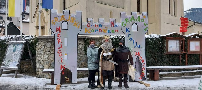 Županja Črne na Koroškem Romana Lesjak v družbi njegovega veličanstva – kralja Matjaža. FOTO: Facebook