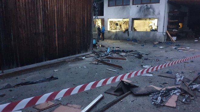 Posledice eksplozije v Lancovem na Gorenjskem. FOTO: Pu Kranj