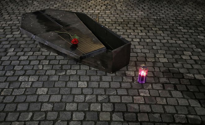 Pogrebni sprevod po ljubljanskih ulicah. FOTO: Blaž Samec