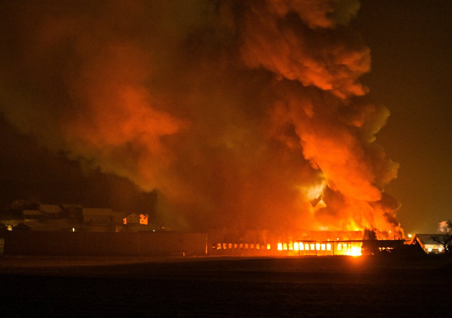 Fotografija: Zagorelo je okoli tretje ure ponoči. (Simbolična fotografija). FOTO: bralec Primož