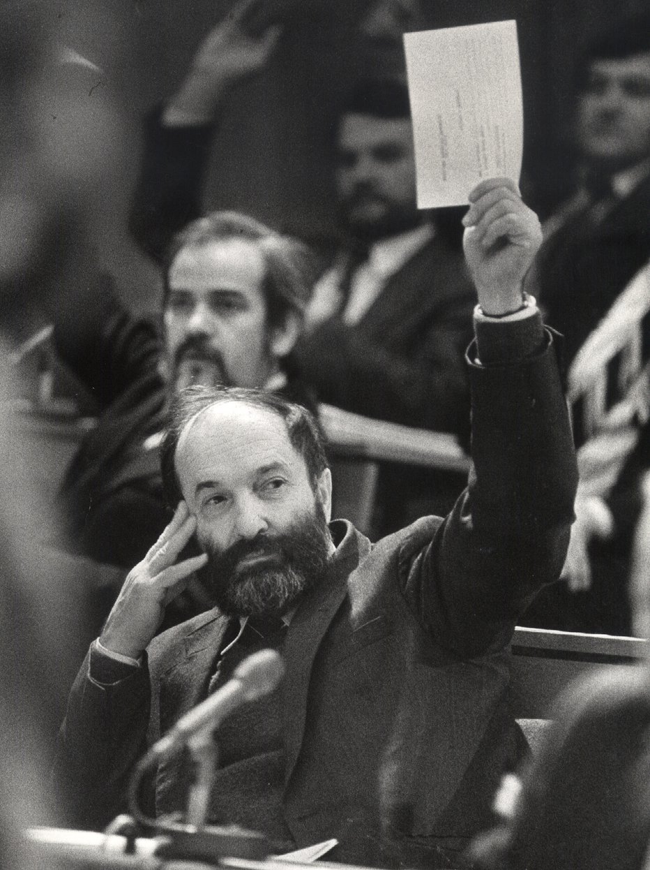 Fotografija: Gros je bil zanimiva poživitev parlamentarnega dogajanja v začetku devetdesetih let. FOTO: IGOR MODIC