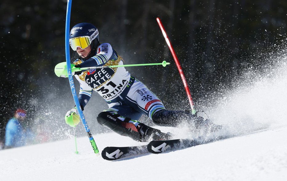 Fotografija: Andreja Slokar je v slalomski preizkušnji brezkompromisno napadla in le zaradi slabše uvodne vožnje se ni izšlo z odličjem. FOTO: Denis Balibouse/Reuters
