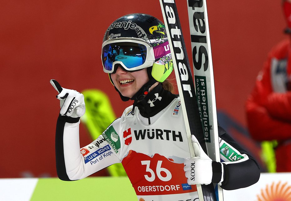 Fotografija: Ema Klinec se je takole veselila naslova svetovne prvakinje. FOTO: Kai Pfaffenbach/Reuters