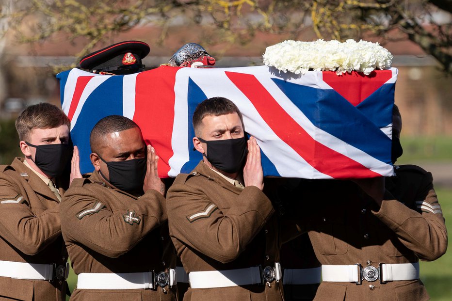 Fotografija: Pokopali so ga z vojaškimi častmi. FOTO: Pool Reuters