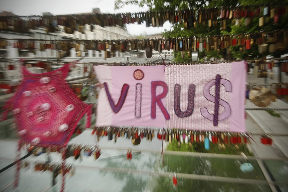 Fotografija: V Sloveniji je vse več primerov novih različic virusa. FOTO: Jure Eržen, Delo