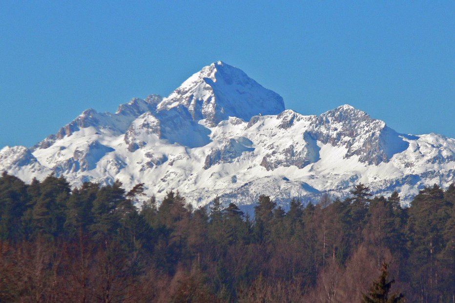 Fotografija: Triglav je gora bajk in čudežev ter simbol Slovenije. Foto: Primož Hieng