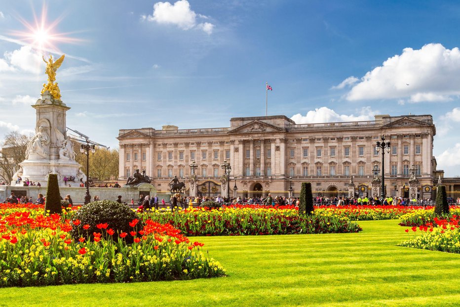 Fotografija: Osebje britanske kraljeve družine mora upoštevati številna pravila vedenja. FOTO: DaLiu/Shutterstock