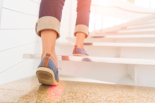 Če je le mogoče, pojdite po stopnicah, in to čim hitreje. FOTO: Spukkato/Getty Images