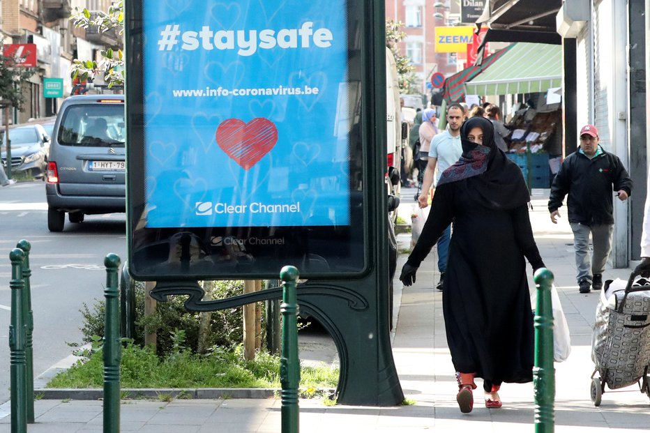 Fotografija: Pokrivanje obraza v javnosti v Švici ne bo več dovoljeno. FOTO: Yves Herman/ Reuters
