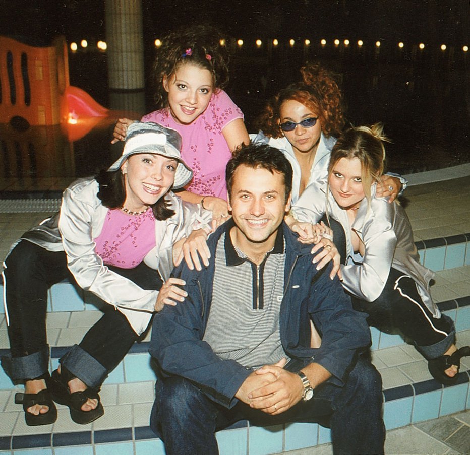 Fotografija: Miki Šarac v družbi s Foxy Teens leta 1999 FOTO: P. R.
