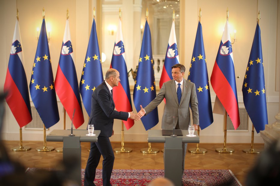 Fotografija: Predsednika, levi vlade, desni pa države, Janša in Pahor. FOTO: Jure Eržen, Delo