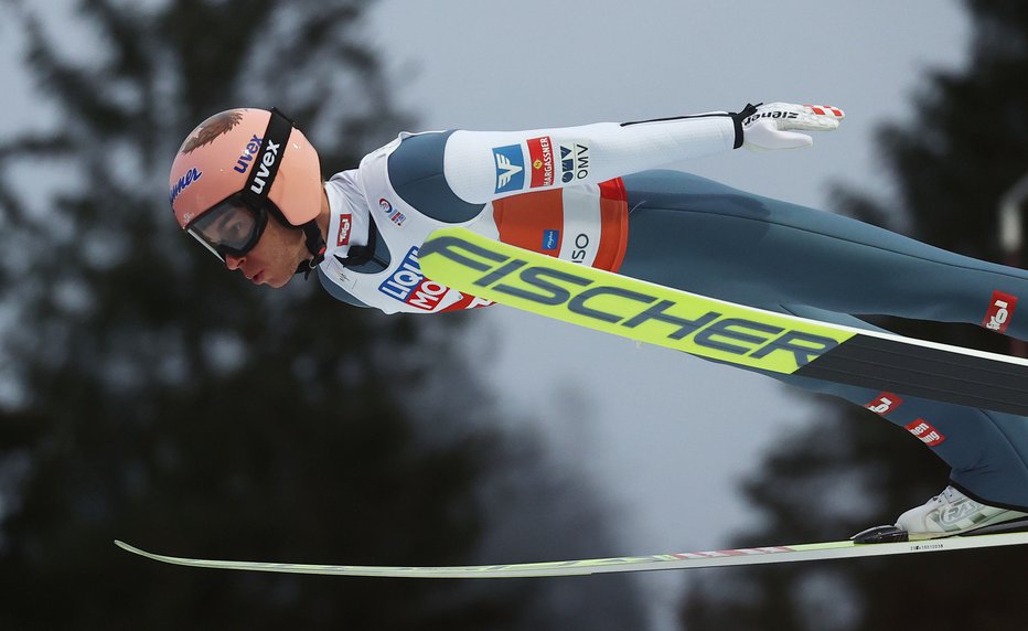 Fotografija: Stefan Kraft je prižvižgal do naslova svetovnega prvaka na veliki skakalnici v Oberstdorfu. FOTO: Kai Pfaffenbach/Reuters
