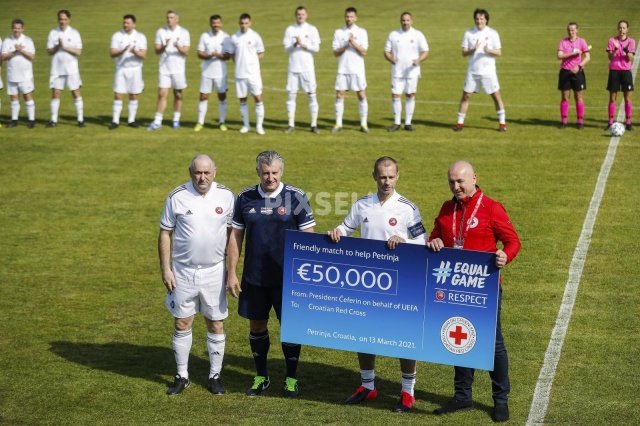 Fotografija: Hrvaškemu Rdečemu križu so predali donacijo v vrednosti 50.000 evrov. FOTO: Slavko Midzor, PIXSELL