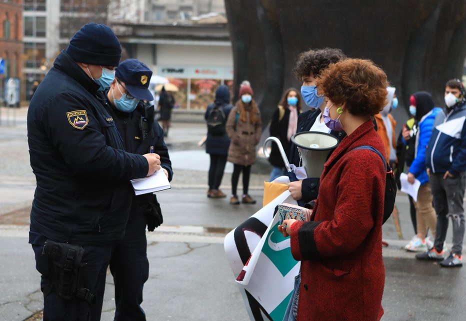 Fotografija: Protest v Mariboru se je za dijake končal z globami in pozivi na sodišče. FOTO: osebni arhiv