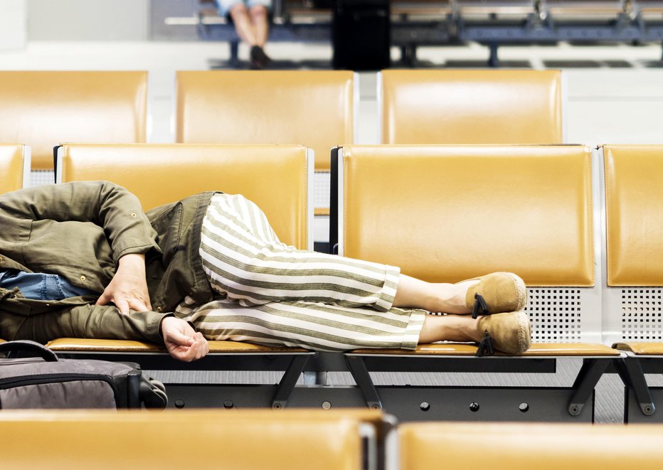 Fotografija: Živijo na terminalu, spijo na stolih ali pa na tleh. FOTO: Deteetarkan/Getty Images