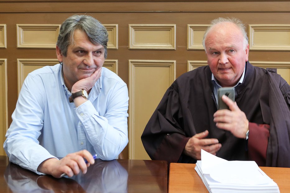 Fotografija: Milan Krstić, zagovornik Zorana Miloševiča (levo), je predlagal, naj sodišče že kar včeraj izreče oprostilno sodbo. FOTO: Marko Feist