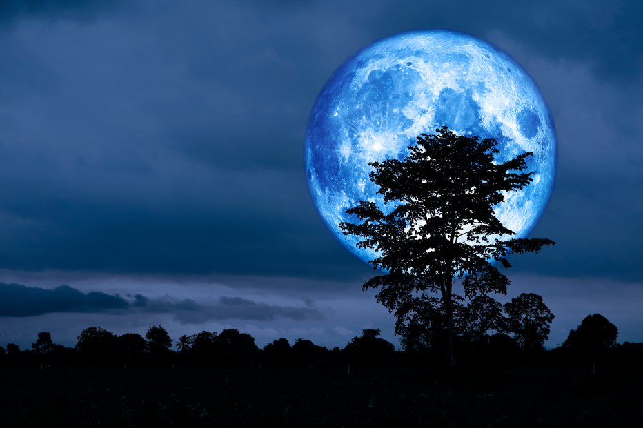 Fotografija: Marčevska polna luna je lahko zadnja zimska ali prva spomladanska. FOTO: CHAYANAN/GETTY IMAGES