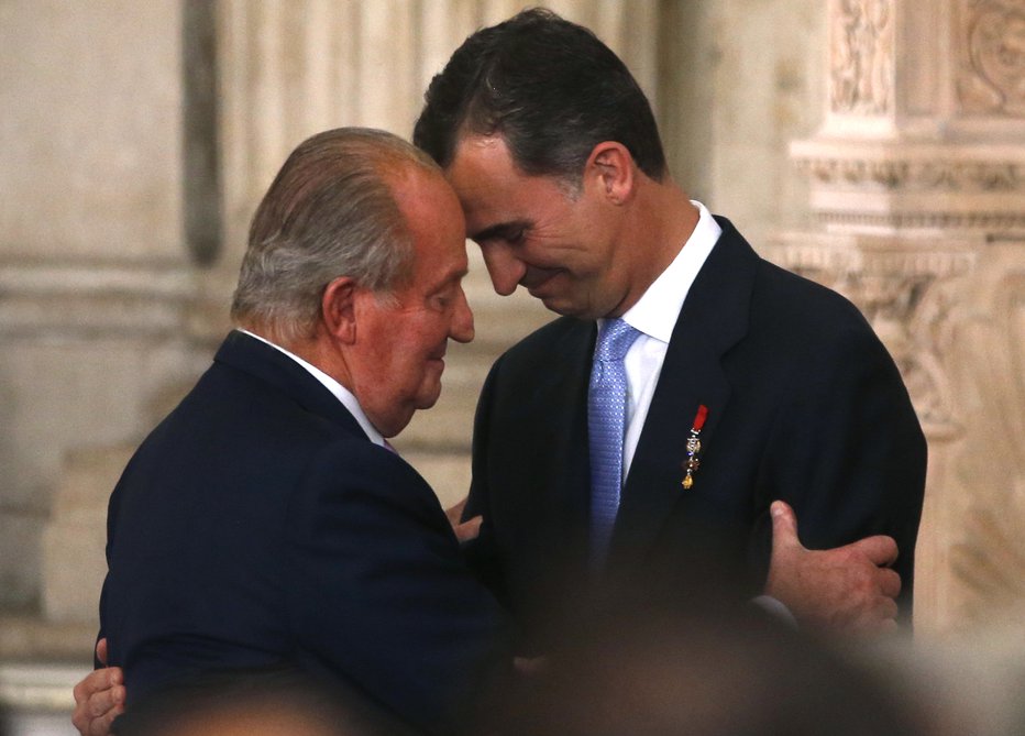 Fotografija: Juan Carlos in njegov sin Felipe sta potomca prvega španskega kralja iz rodbine Burbonov. FOTO: Juan Medina/Reuters