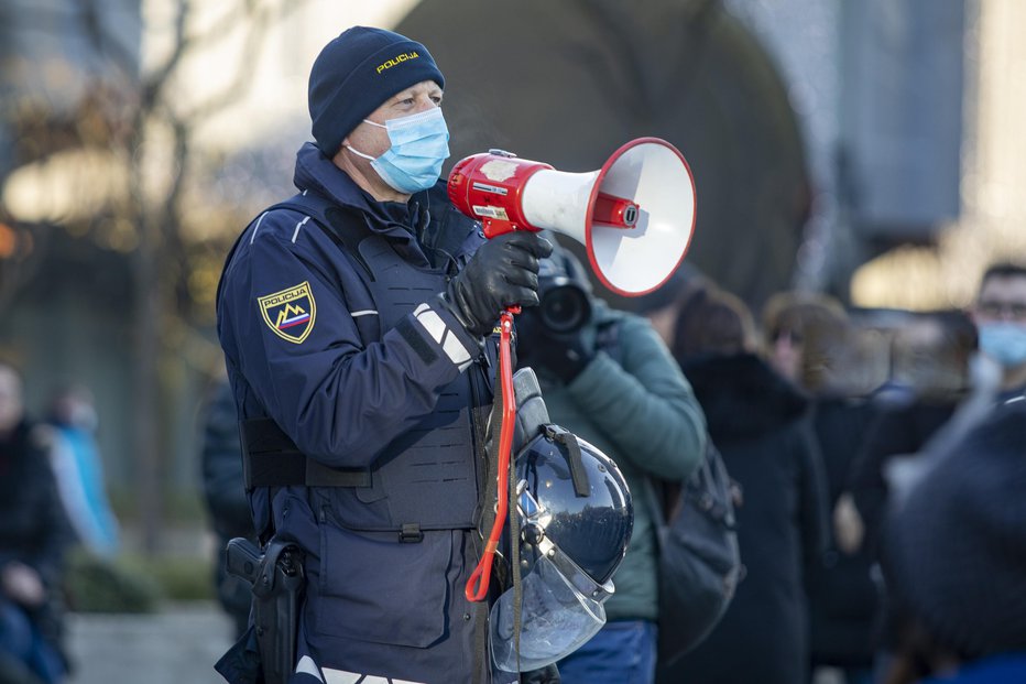Fotografija: Protest pred parlamentom, Ljubljana, 13. 1. 2021. FOTO: Voranc Vogel