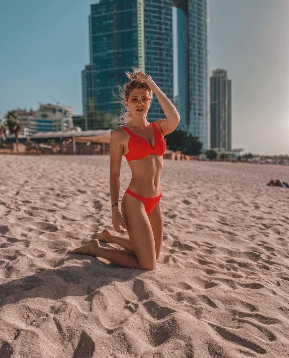 Fotografija: Nina je med karanteno pazila na svojo postavo, ki jo je zdaj pokazala na eni najbolj glamuroznih plaž na svetu. FOTOGRAFIJI: INSTAGRAM