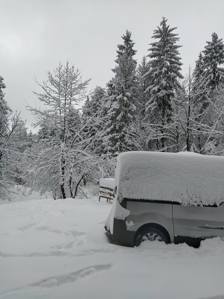 Fotografija: Na Zaplani je skoraj 30 centimetrov snega. FOTO: Bralka Nina