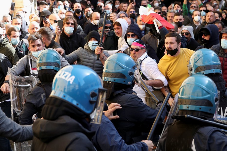 Fotografija: Demonstracije v Rimu. FOTO: Yara Nardi, Reuters