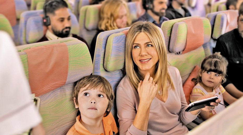Fotografija: Jennifer Aniston: 4,2 milijona evrov
V Anistonovo so se zagledali pri letalski družbi Emirates Airlines. Za serijo oglasov, v katerih je med drugim odigrala vlogo mame, naj bi 2015. prejela več kot štiri milijone evrov.