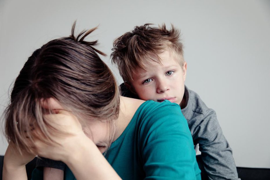 Fotografija: Materinstvo in depresija. FOTO: Nadyaeugene, Shutterstock