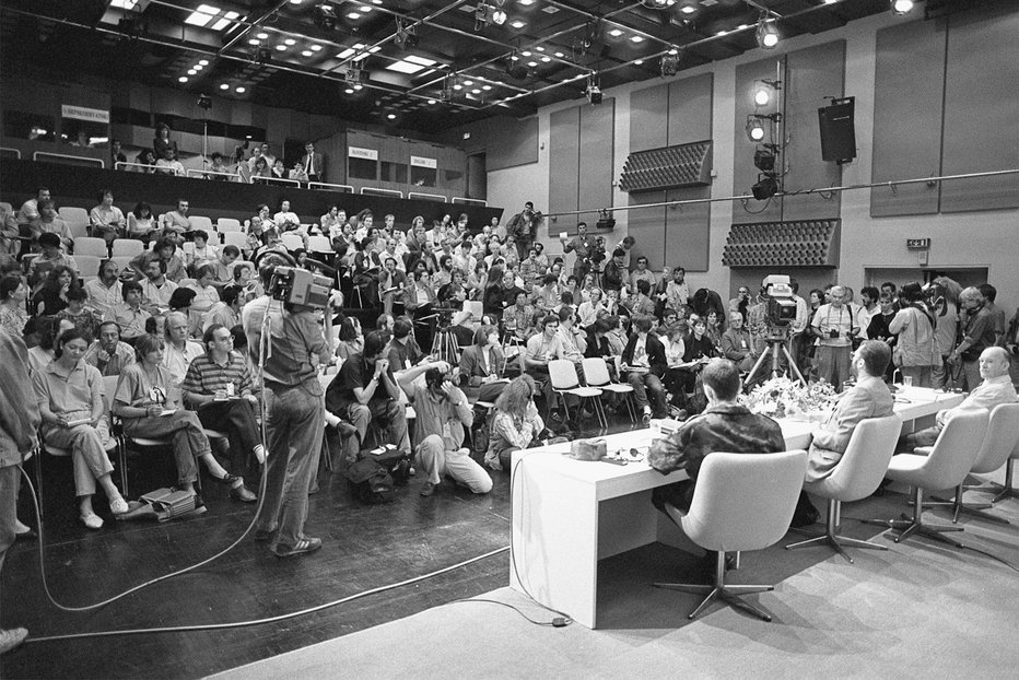 Fotografija: Novinarska konferenca leta 1991 v Cankarjevem domu FOTO: Marko Feist
