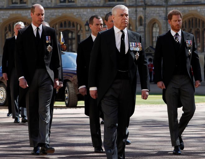 Številni so upali, da bo pogreb priložnost, da se William in Harry pobotata. FOTO: Pool Reuters