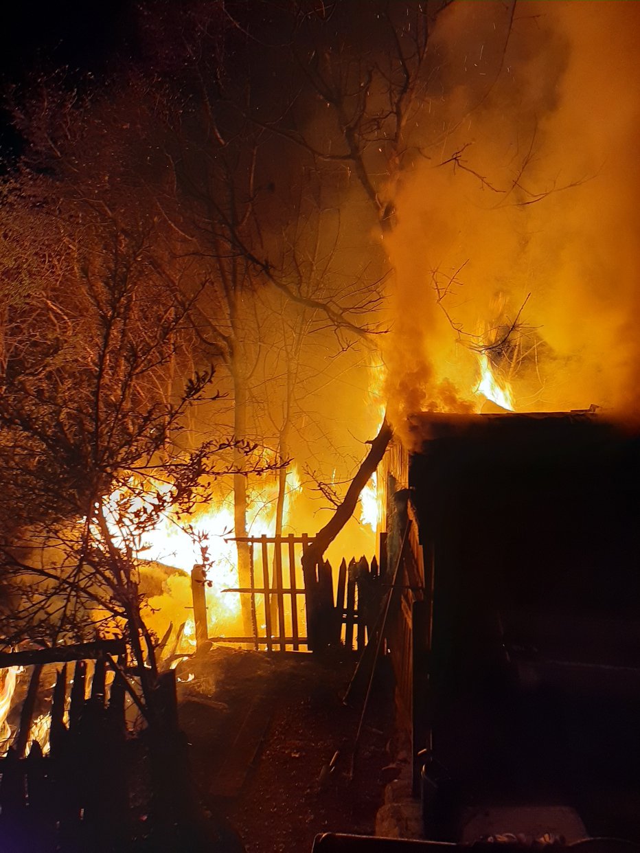 Fotografija: Brankov dom je pogorel do tal. FOTO: ZGRS Sežana