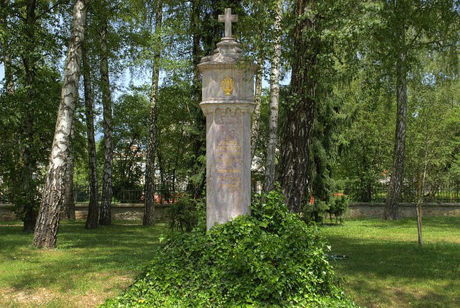 Grob Franceta Prešerna v Prešernovem gaju v Kranju FOTO: Mihael Grmek