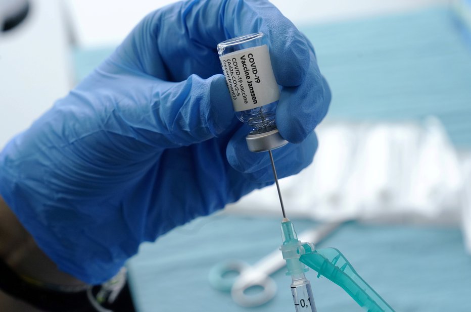 Fotografija: Cepivo Johnson & Johnsona je še eno v vrsti cepiv. FOTO: Vincent West Reuters