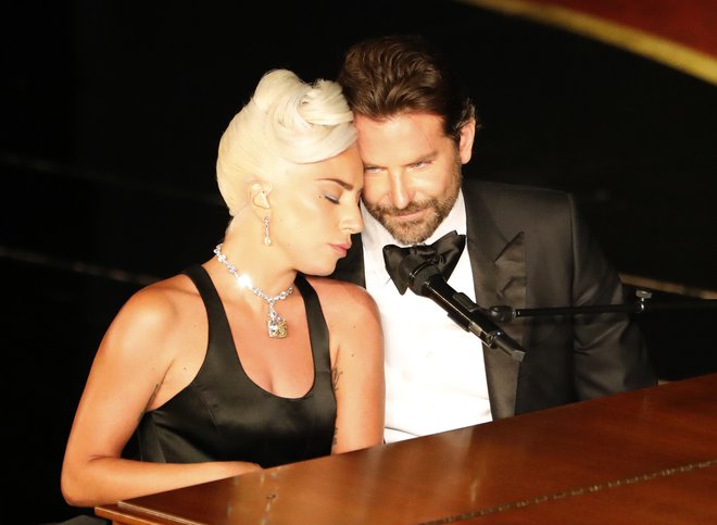 <strong>Nagrajena in obtožena</strong><br />
Ko sta <strong>Lady Gaga</strong> in <strong>Bradley Cooper</strong> v filmu Zvezda je rojena zapela pesem Shallow, sta v hipu osvojila svet. A pozneje se je izkazalo, da naj bi bila pesem, za katero je pevka prejela številne nagrade, pravzaprav ukradena uspešnica neznanega skladatelja.