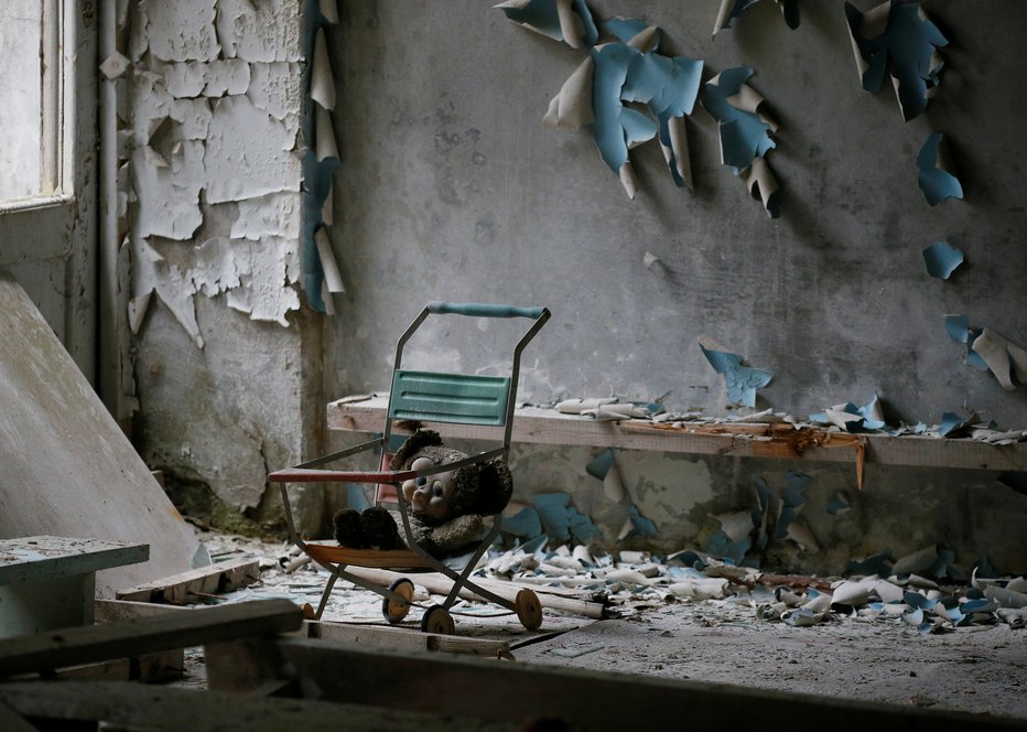Fotografija: Pogled na zapuščeni vrtec v Pripjatu. FOTO: Gleb Garanich, Reuters
